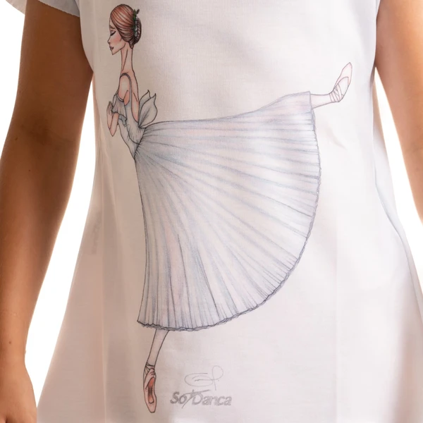 So Danca, a nightgown for girls with a ballet dancer