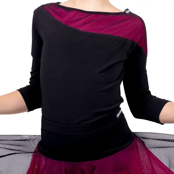 A top with three-quarter sleeves for girls