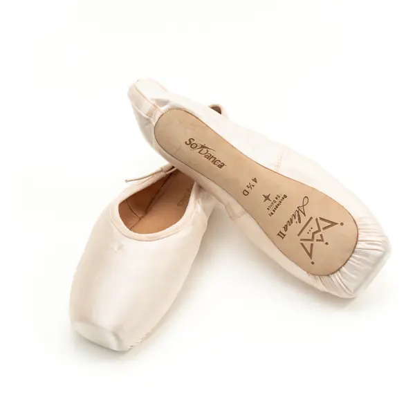 So Danca Alina II, pointe shoes with a longer U cut box 