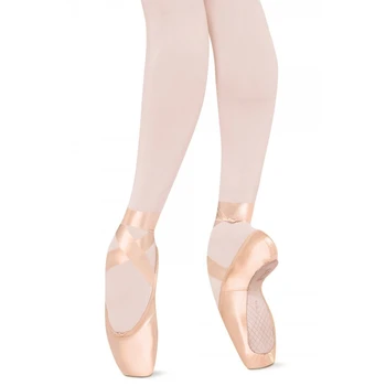 Bloch Sonata, pointe shoes