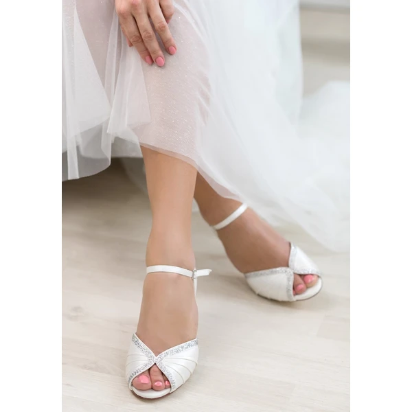 Naomi, wedding shoes